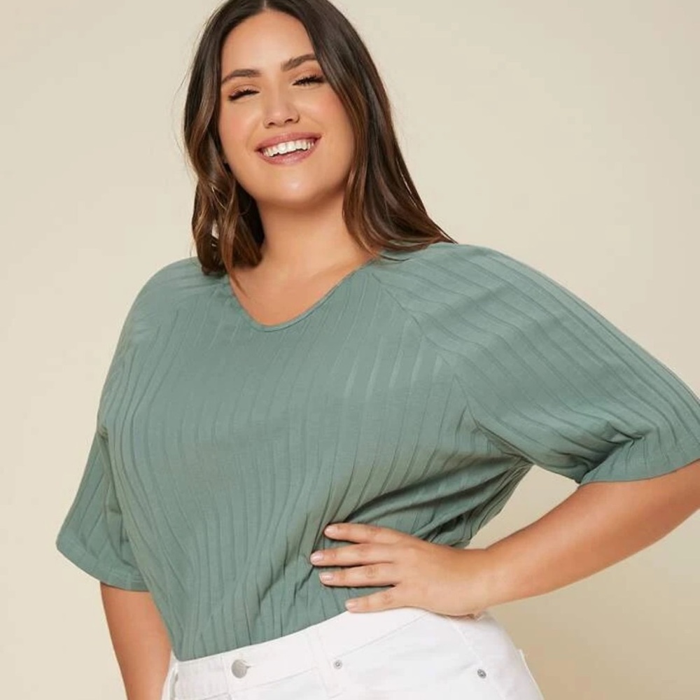 Green SHEIN LUNE Plus Ribbed Knit Raglan Sleeve Tee